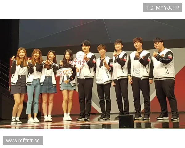 凤凰体育帮助用户了解体育明星动态与赛事背后故事，增强粉丝的归属感与认同感